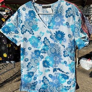 Los Angeles Scrub top